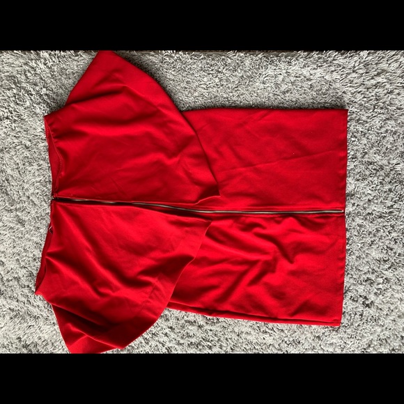 Beautiful red dress - Picture 3 of 3